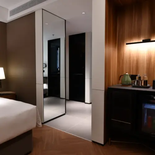 Intercity Deluxe Queen Bed Room