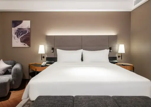 Intercity Deluxe Queen-Bettzimmer
