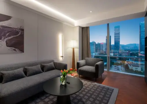Luxus-Suite mit Blick auf die Intercity